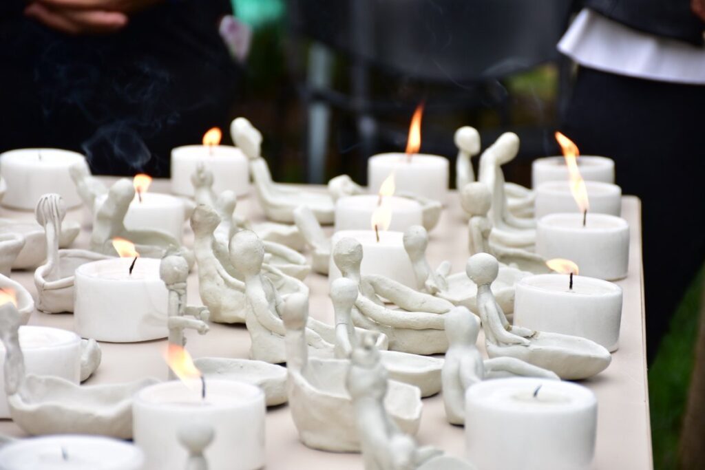 Medellín conmemora el Día Internacional de la No Violencia con una jornada simbólica y cultural