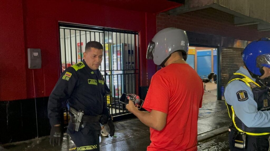 200 funcionarios de la Alcaldía de Medellín y la Policía intervinieron en megaoperativo en el Centro para combatir la criminalidad