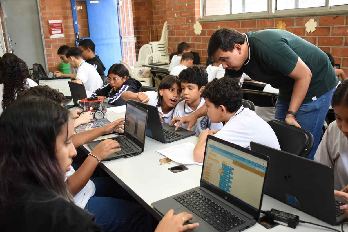 866 niñas y niños se le midieron a crear soluciones a las necesidades de Medellín