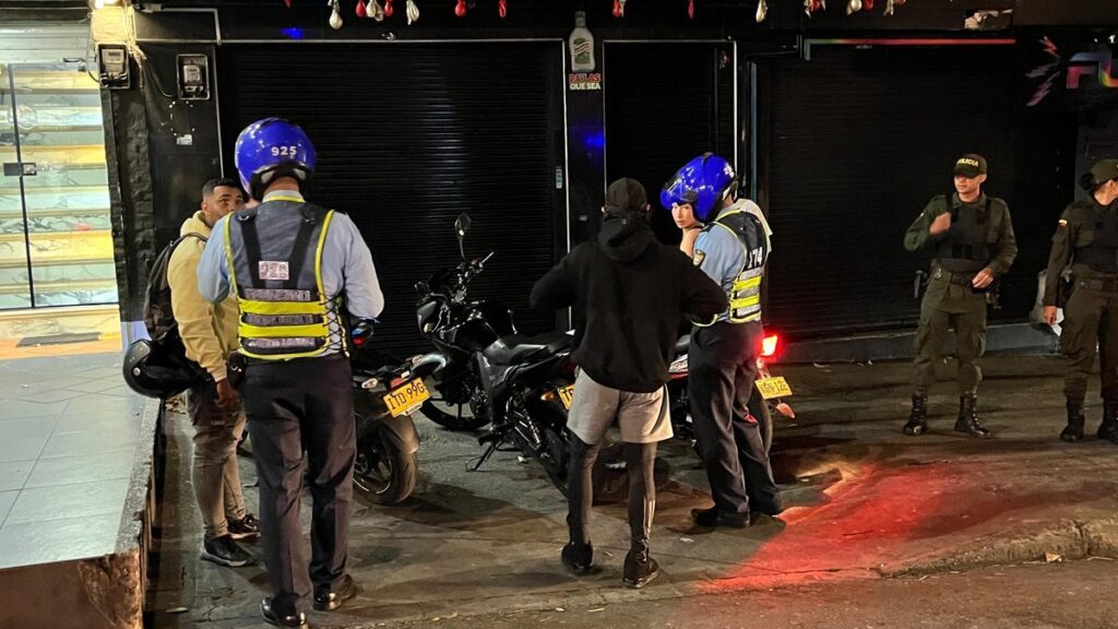En operativo sorpresa en Aranjuez, las autoridades realizan cierre de establecimientos y acciones de control vehicular