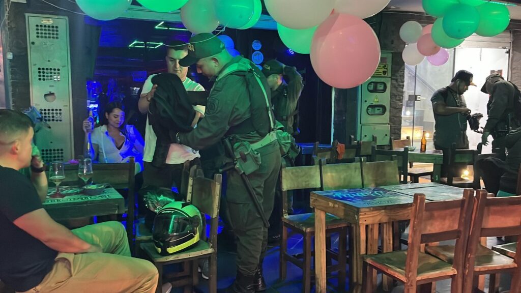 En operativo sorpresa en Aranjuez, las autoridades realizan cierre de establecimientos y acciones de control vehicular