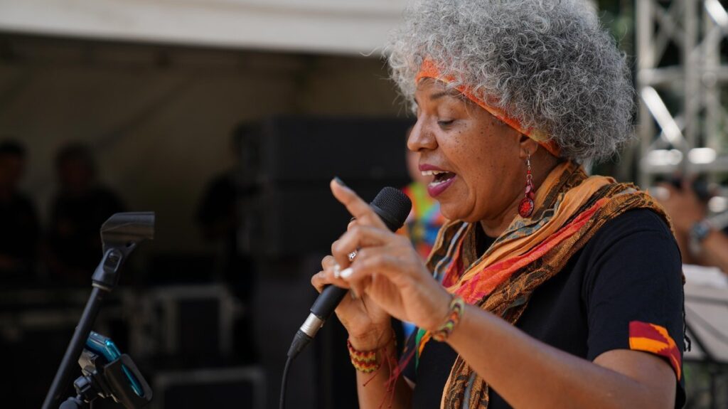 “Agradecemos a ustedes porque son los que se han ganado y cuidado el espacio público”: alcalde Federico Gutiérrez en reconocimiento a los venteros de la ciudad