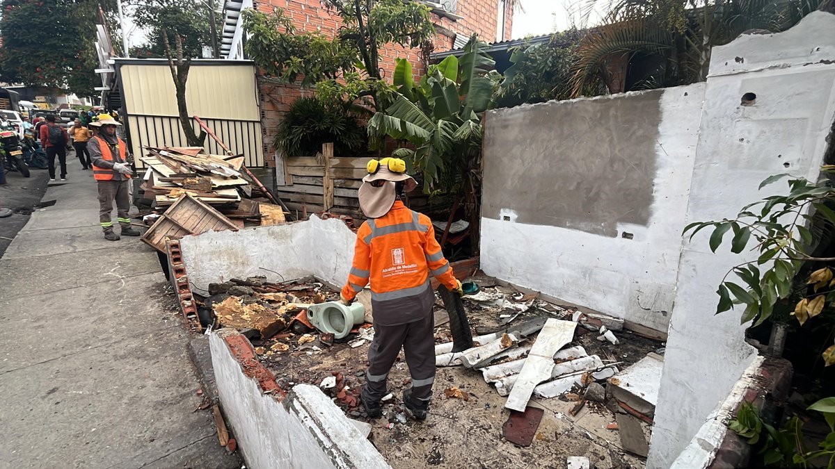 Con la demolición de cuatro estructuras, el Distrito recuperó un parque infantil que había sido invadido en el Doce de Octubre