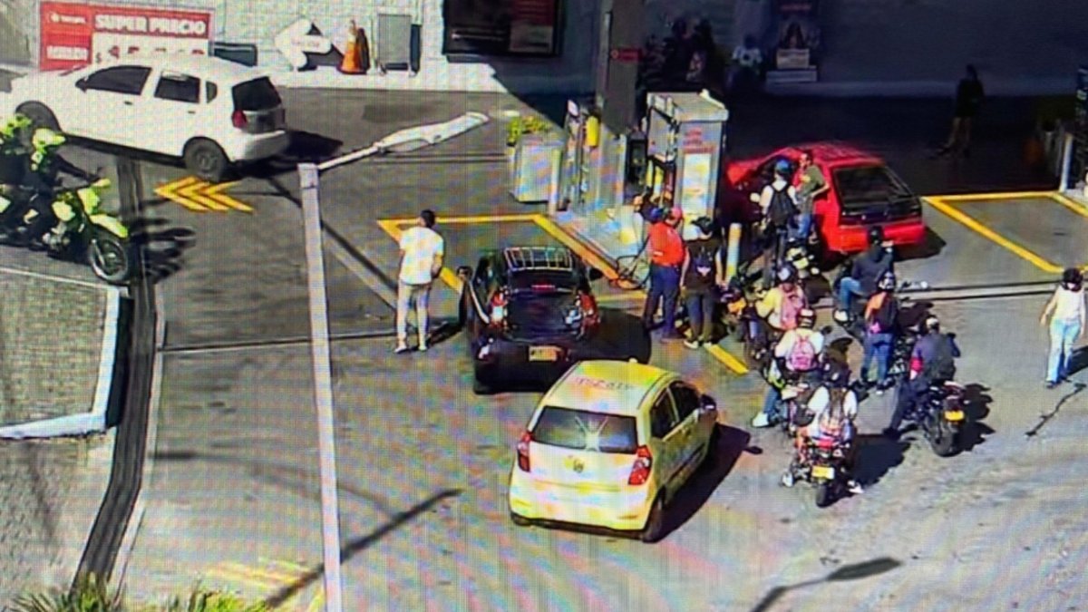 Medellín refuerza la seguridad en estaciones de servicio con el lanzamiento del Plan Tanqueo Medellín refuerza la seguridad en estaciones de servicio con el lanzamiento del Plan Tanqueo