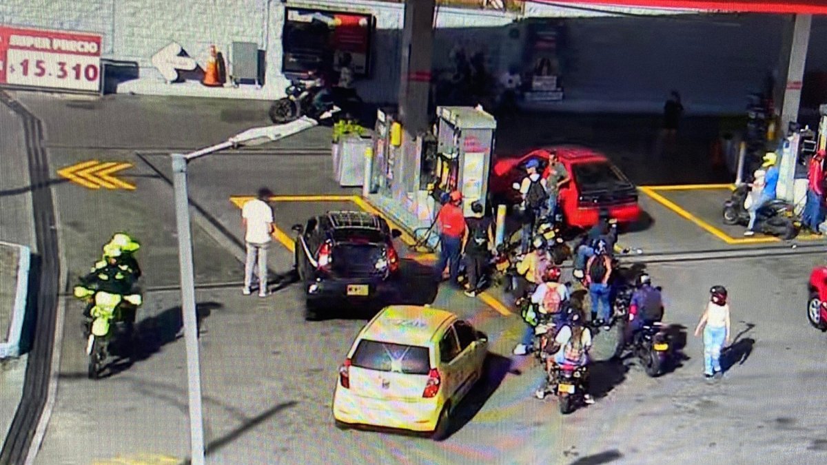 Medellín refuerza la seguridad en estaciones de servicio con el lanzamiento del Plan Tanqueo Medellín refuerza la seguridad en estaciones de servicio con el lanzamiento del Plan Tanqueo