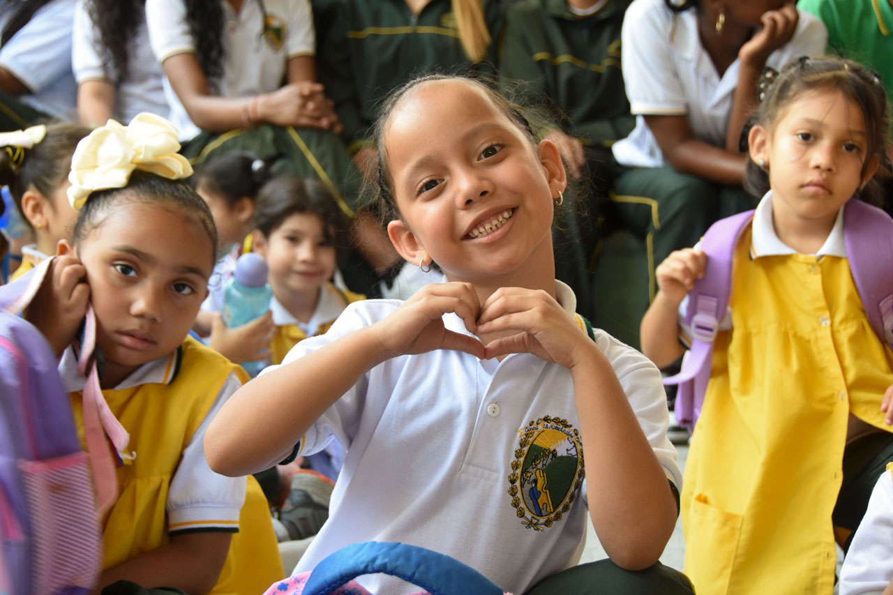 Más de 290.000 estudiantes de Medellín inician su semana de receso escolar