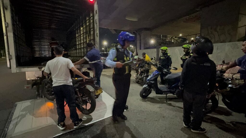 Gracias a ‘Zeus’, un perro que detecta sustancias alucinógenas, autoridades incautaron marihuana en el Puente de la 4 Sur