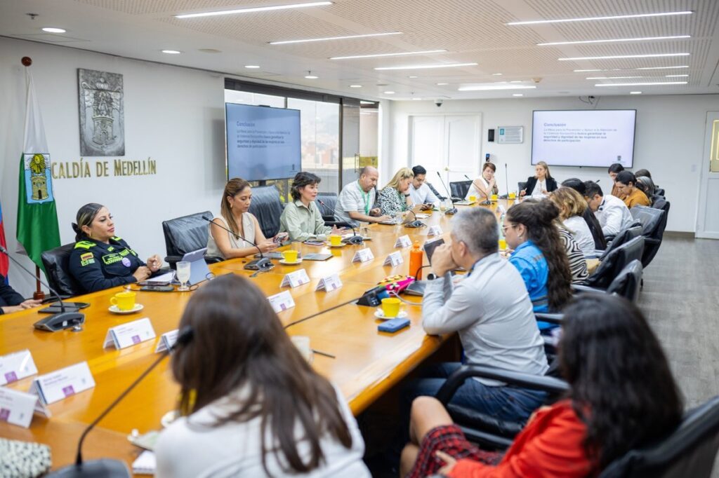 Medellín refuerza compromisos para enfrentar la violencia política contra las mujeres