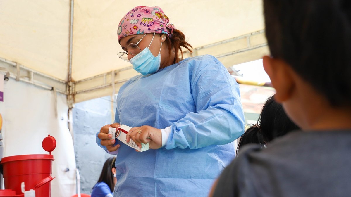 Para impulsar la vacunación, el Distrito entregará bonos de alimentación y entradas a cine