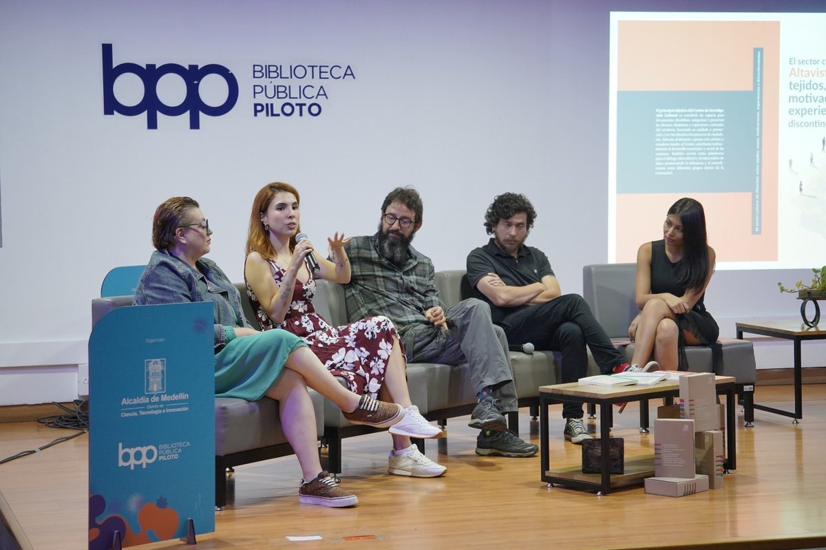 2.500 libros llegan a dos comunas y tres corregimientos de Medellín con historia cultural sobre sus territorios