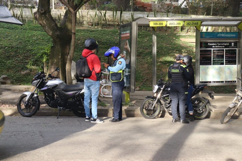 Medellín refuerza la seguridad en sus vías con el Plan Águila