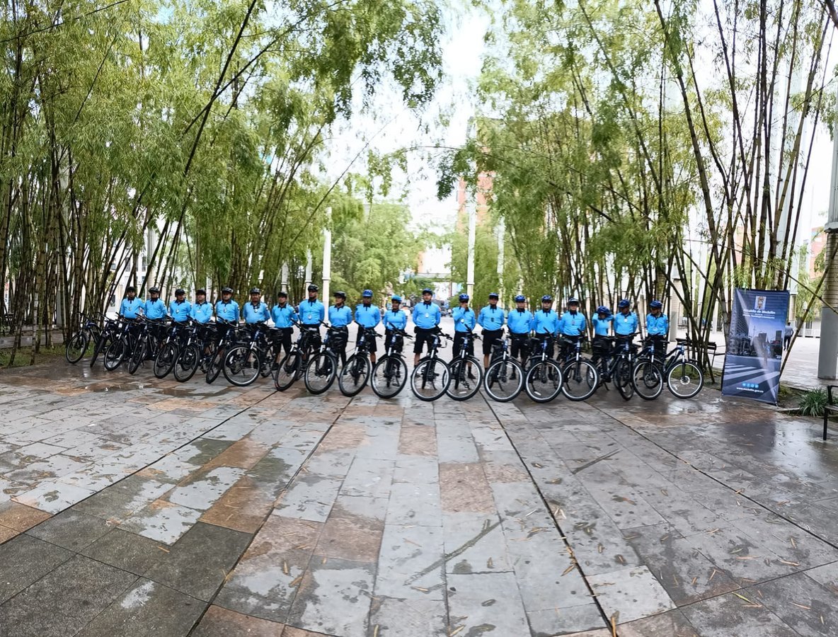 Regresan los agentes de tránsito en ‘bici’ a las ciclorrutas de Medellín Regresan los agentes de tránsito en ‘bici’ a las ciclorrutas de Medellín