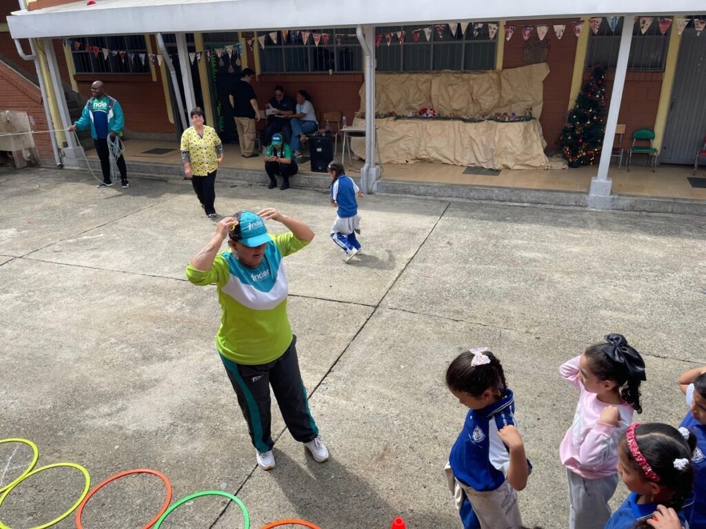 La Alcaldía de Medellín lidera actividades recreodeportivas en la comuna 2-Santa Cruz