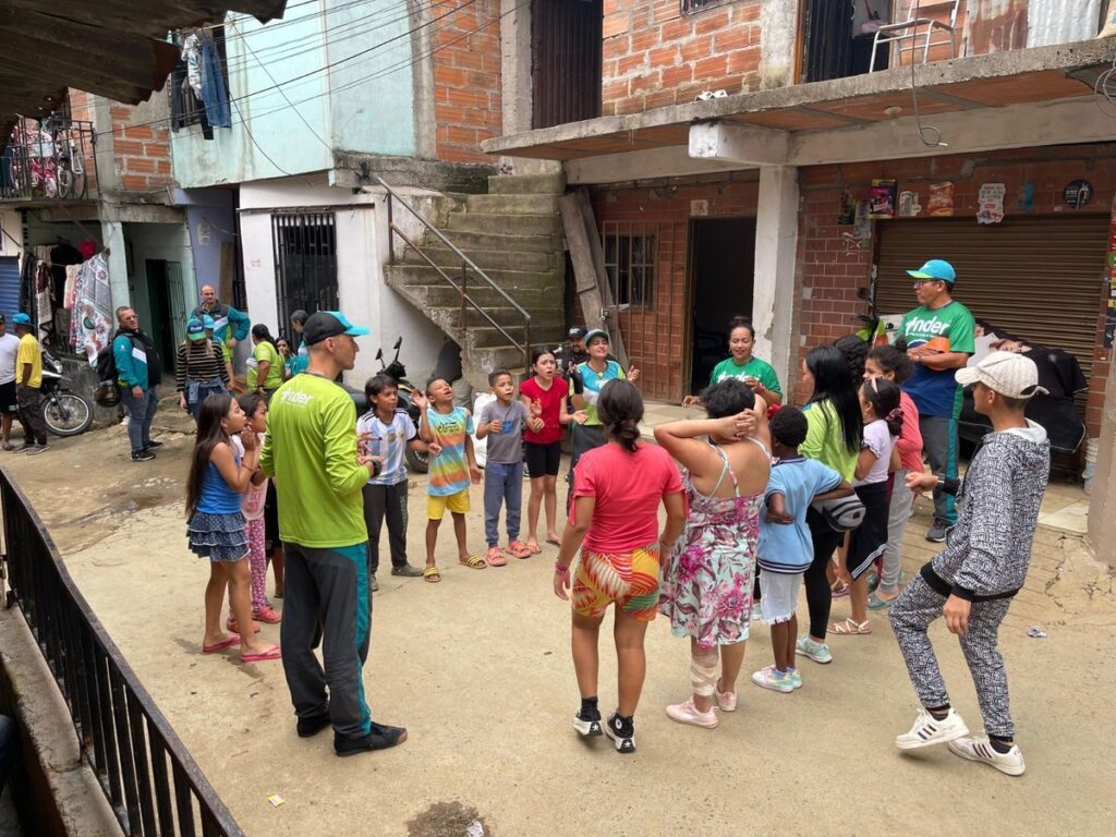 La Alcaldía de Medellín lidera actividades recreodeportivas en la comuna 2-Santa Cruz