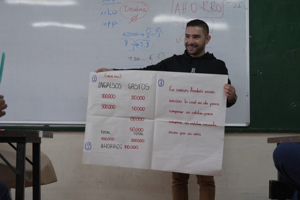 90 alumnos de colegio en Manrique aprendieron sobre finanzas, gracias al Banco Distrital de Medellín