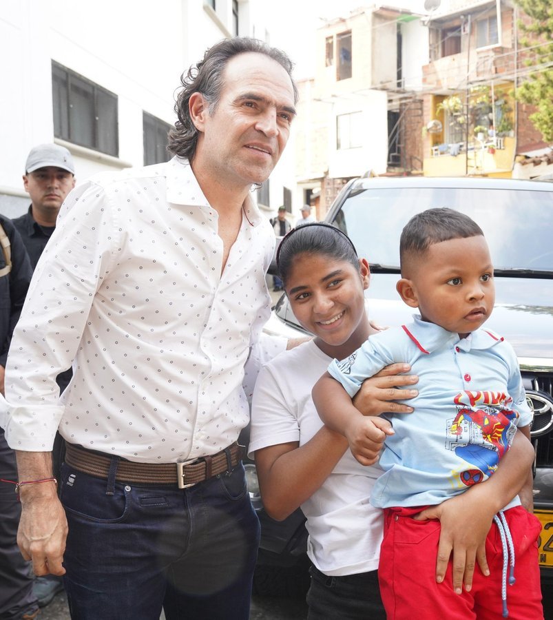 “Lo de hoy es una buena noticia para las familias de El Sinaí, se les entrega la compensación económica completa”: alcalde Federico Gutiérrez, al anunciar acuerdos definitivos con damnificados “Lo de hoy es una buena noticia para las familias de El Sinaí, se les entrega la compensación económica completa”: alcalde Federico Gutiérrez, al anunciar acuerdos definitivos con damnificados