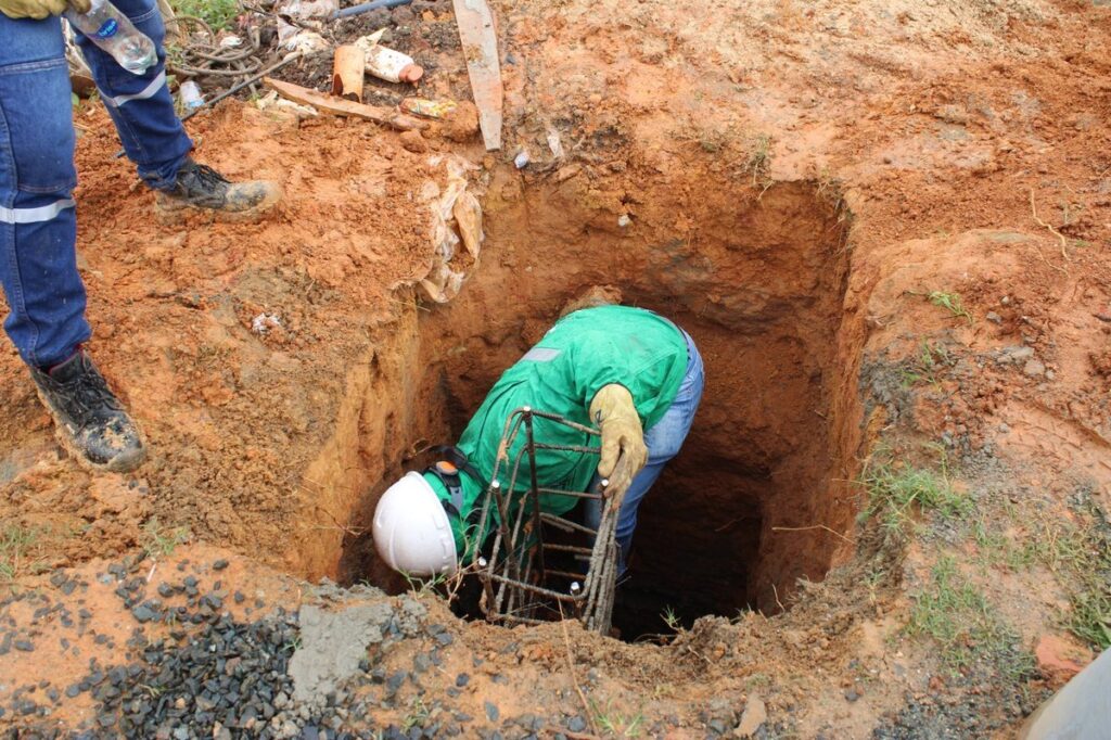 El Distrito intensifica operativos contra construcciones ilegales: cuatro obras en cemento y varilla fueron removidas en La Divisa, en la comuna 13