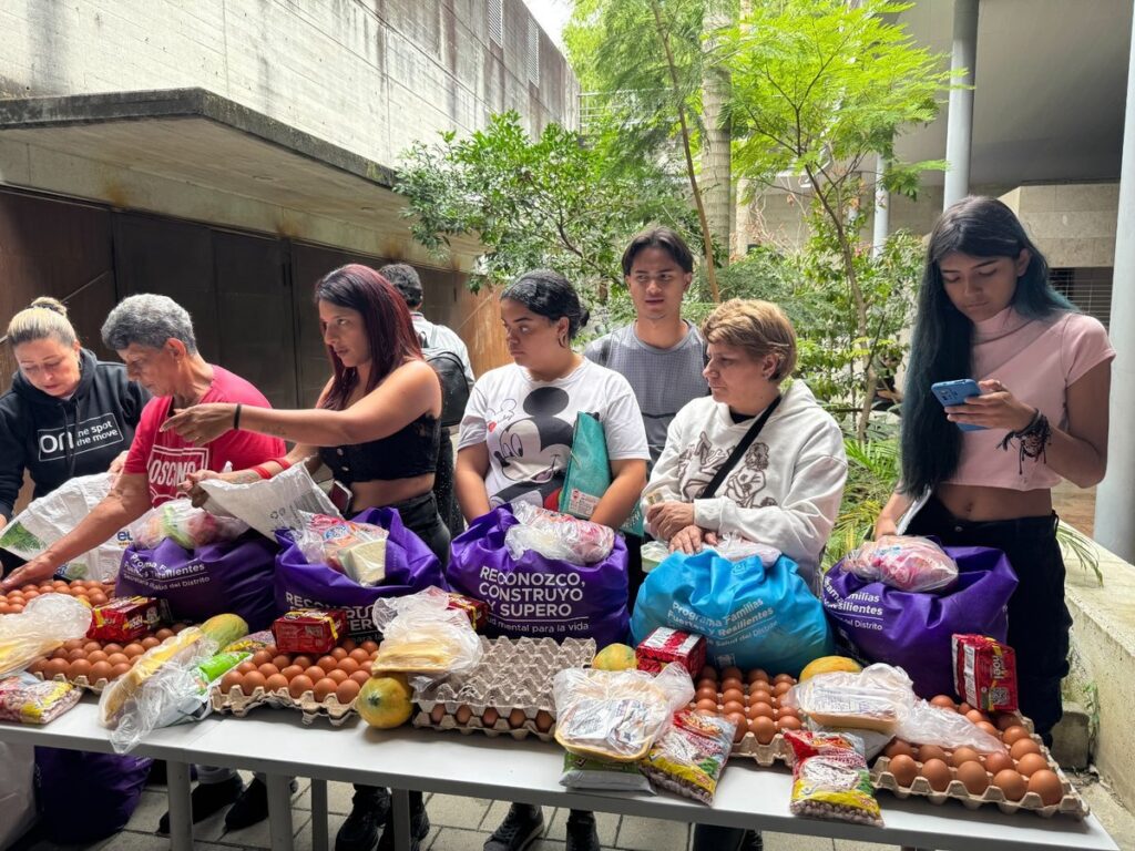 421 hogares de Medellín recibieron paquetes de alimentos, gracias a recursos de Presupuesto Participativo