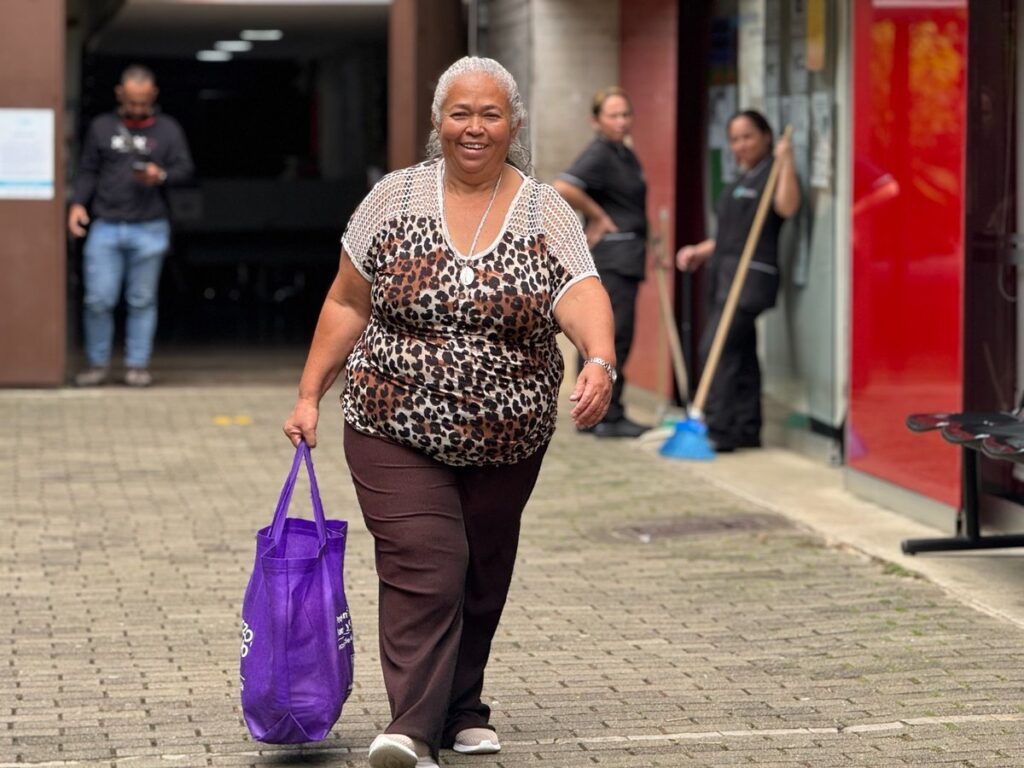 421 hogares de Medellín recibieron paquetes de alimentos, gracias a recursos de Presupuesto Participativo