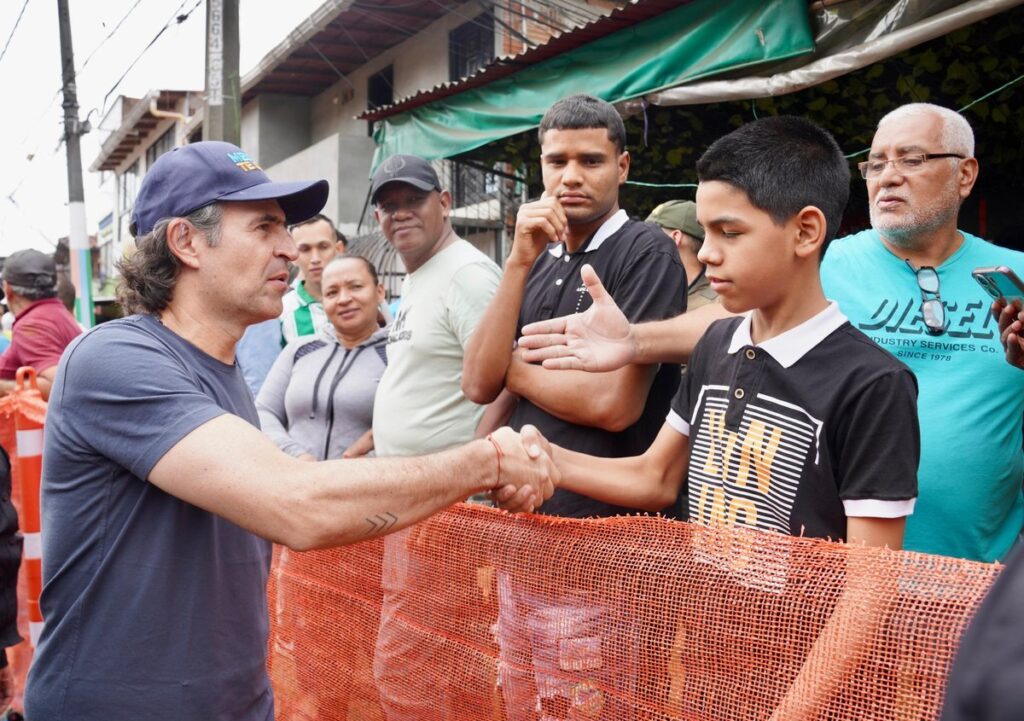 Familias damnificadas por emergencia en el barrio Sinaí, en Santa Cruz, reciben atención integral por parte de la Alcaldía de Medellín y EPM
