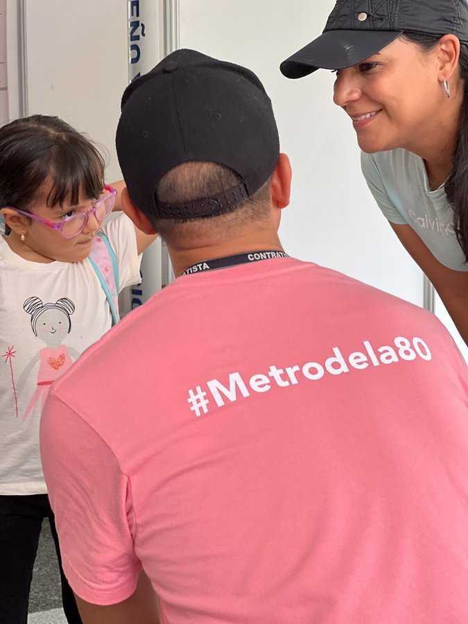 Más de 200 propietarios recibieron atención personalizada en la Feria de Servicios del Metro de la 80