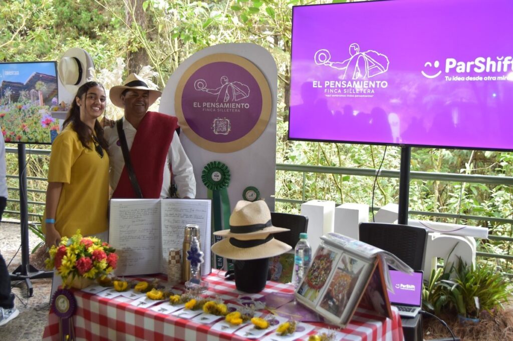 Estudiantes de la I.U. Pascual Bravo acompañaron a propietarios de fincas silleteras de Santa Elena para que se conviertan en destinos turísticos