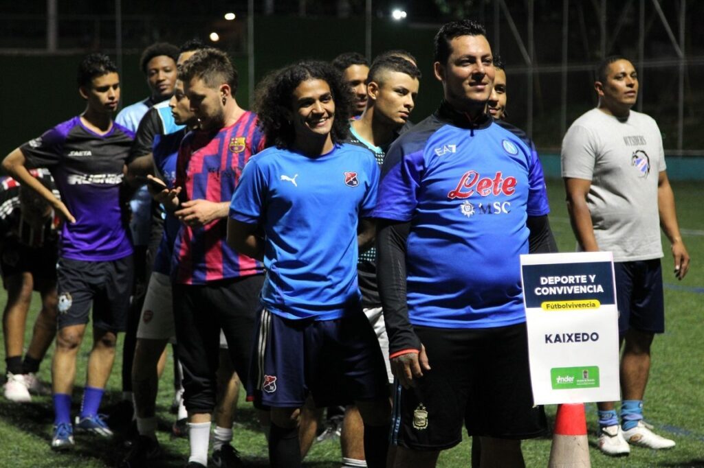 La Alcaldía de Medellín promueve el fútbol en paz en las instituciones educativas