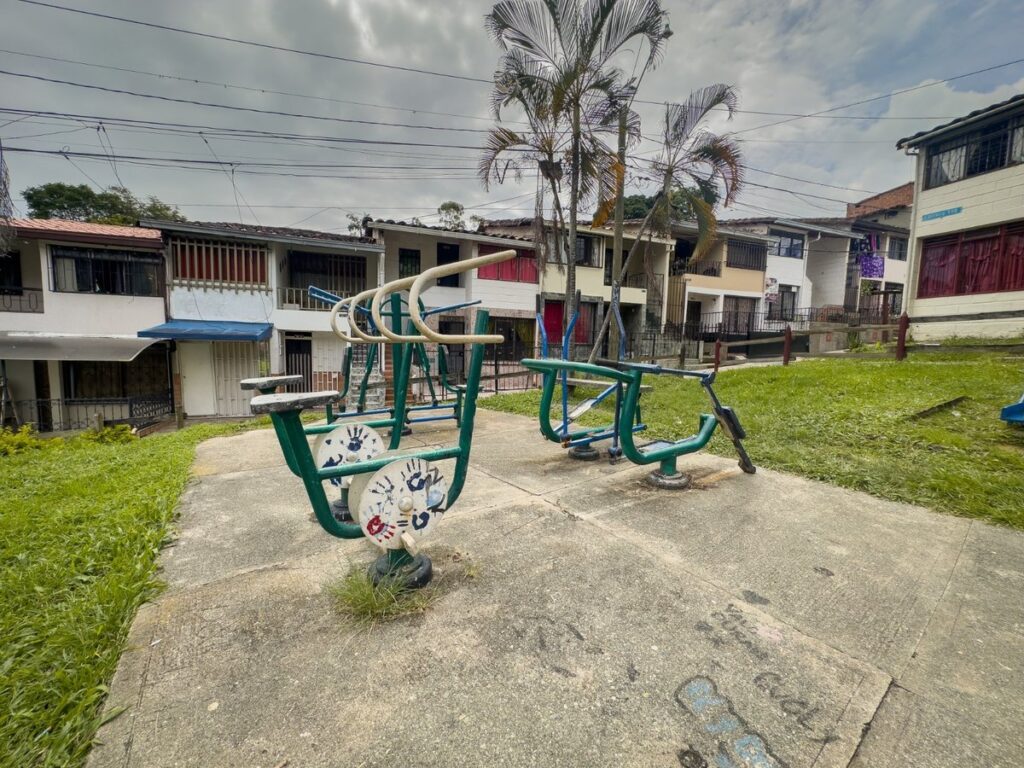 Imagen espacio público ejercicio saludable