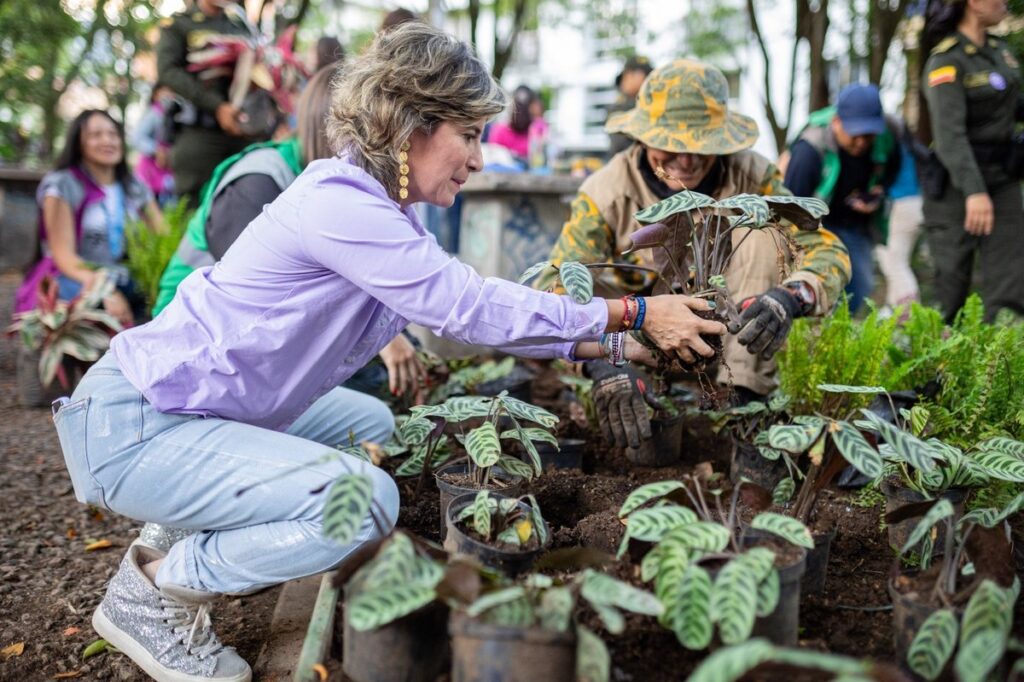 Medellín tiene el Jardín Púrpura como medida de reparación simbólica para las víctimas de feminicidio