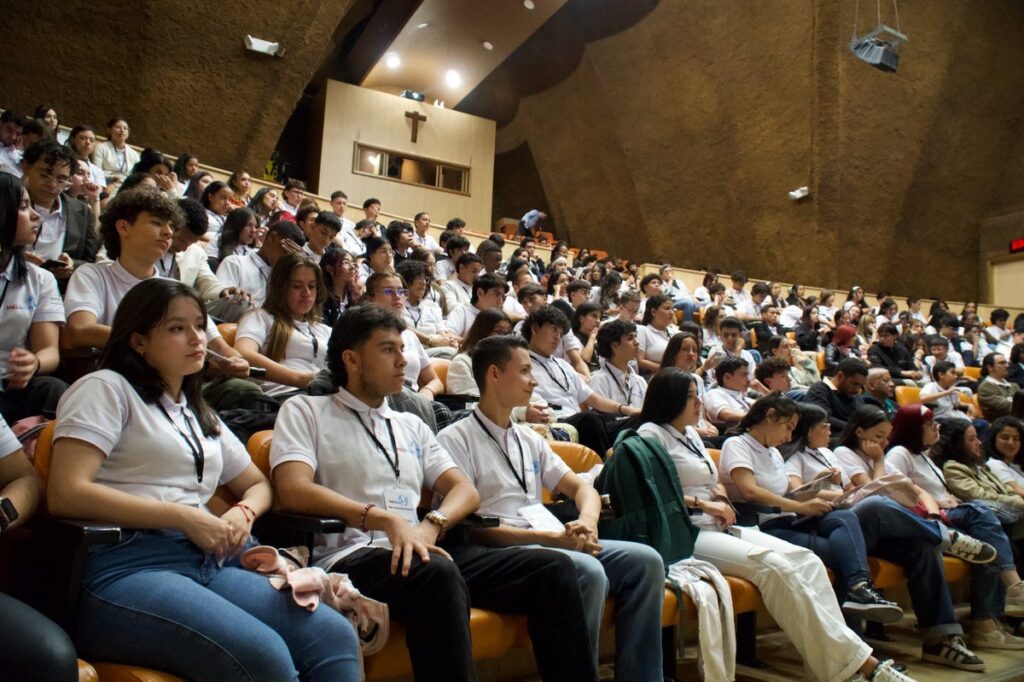 300 jóvenes de Medellín abordaron problemáticas globales bajo el modelo de trabajo de las Naciones Unidas