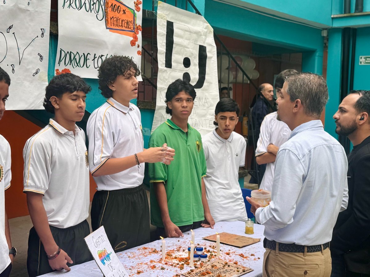 Más de 2.300 jóvenes de Medellín estudiarán con nueva estrategia que fortalecerá su inclusión y permanencia educativa