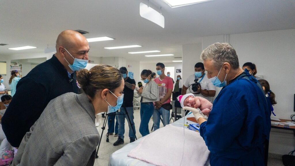 En sus 18 años, programa Madre Canguro del Hospital General de Medellín ha atendido 10.311 bebés prematuros