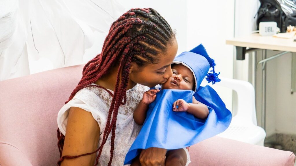 En sus 18 años, programa Madre Canguro del Hospital General de Medellín ha atendido 10.311 bebés prematuros