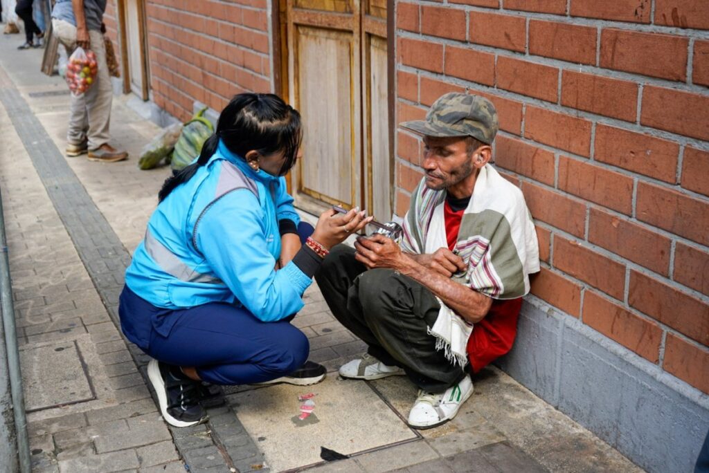Con apoyo de la ciudadanía, el emblemático Parque de Bolívar recibió mantenimiento y limpieza