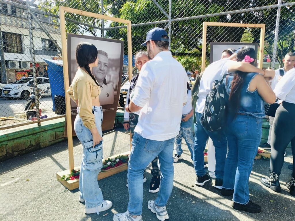 En Medellín se honró la memoria de las personas fallecidas en las vías