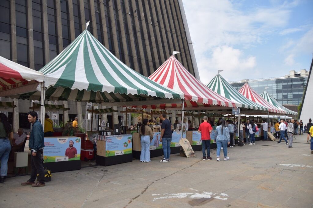 Más de 60 productores de los corregimientos se reúnen en la primera feria Medellín sabe a café