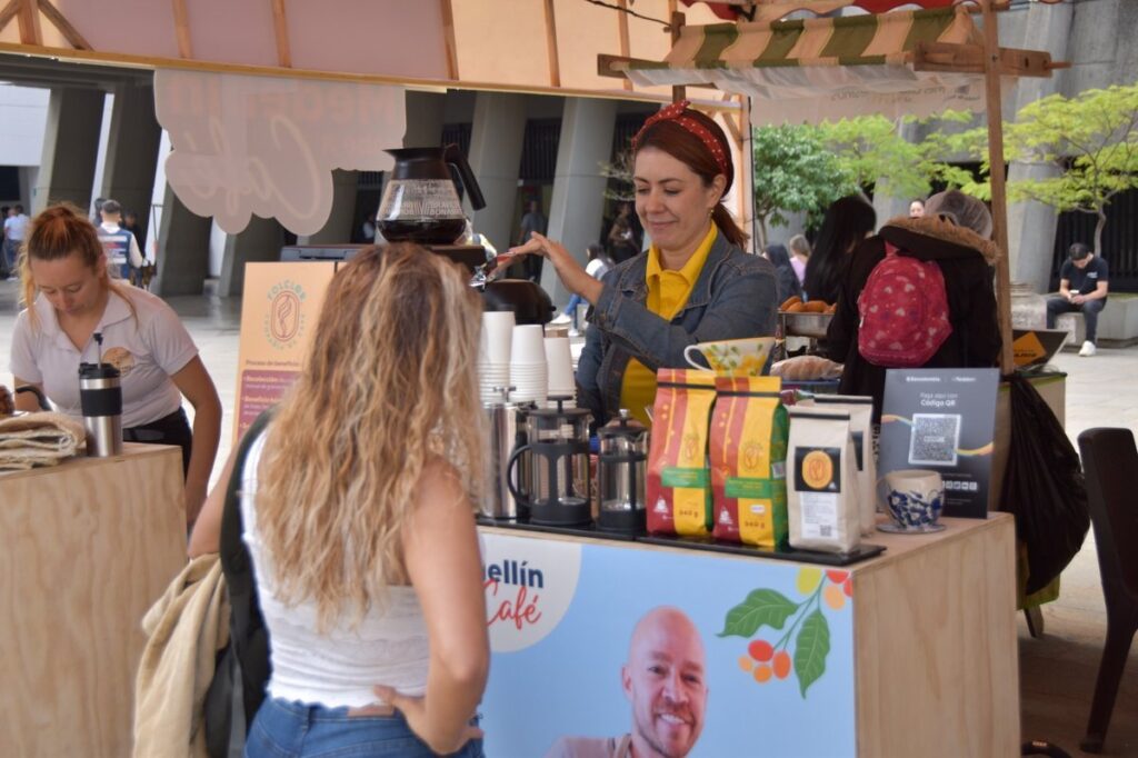Más de 60 productores de los corregimientos se reúnen en la primera feria Medellín sabe a café