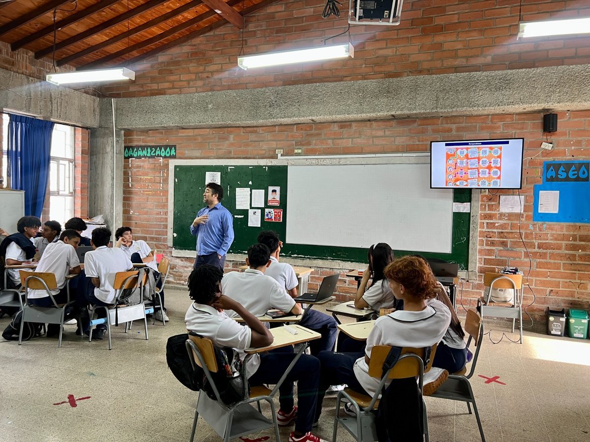 En Medellín se fortalece la escuela como espacio transformador, gracias al programa Experiencia Reto