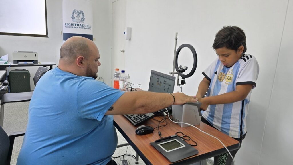 El Distrito y la Registraduría tramitan documentos de identidad para damnificados por las emergencias en El Sinaí y Carambolas