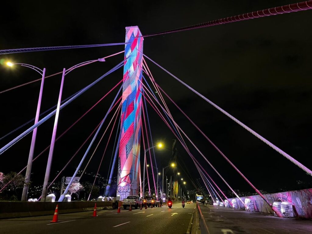 El Distrito refuerza la seguridad de las luminarias del puente de la 4 sur