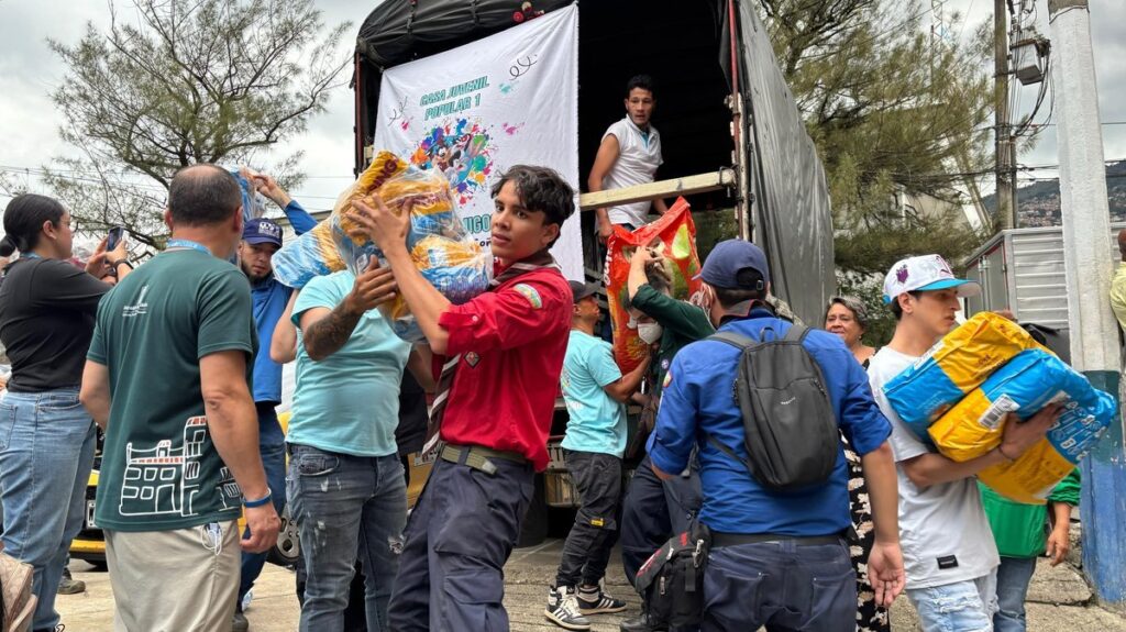 La solidaridad de los medellinenses no tiene límites: luego de cubrir necesidades en El Sinaí y Carambolas, muchas ayudas irán a damnificados en Chocó
