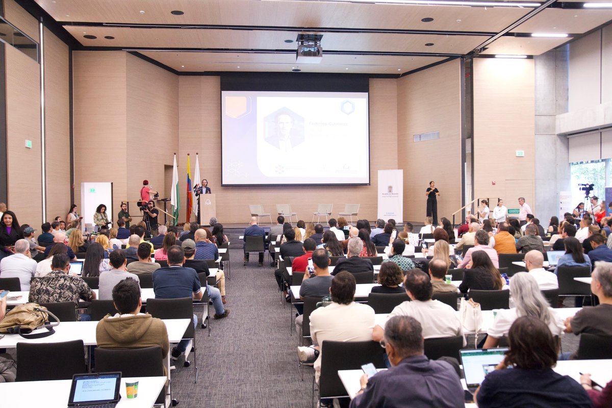 Medellín crea Clúster de Industrias Creativas para seguir atrayendo el interés del mundo y exportar el talento local - Foto alcaldía de Medellín