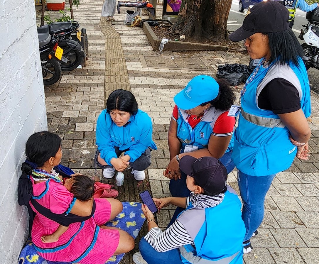 La Alcaldía de Medellín refuerza recorridos de ciudad para desincentivar la mendicidad en menores de edad durante la temporada navideña