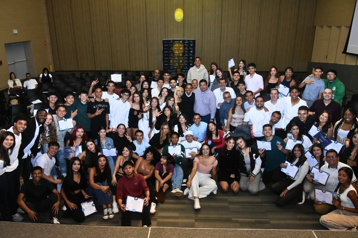 La Alcaldía de Medellín reconoce el liderazgo estudiantil con el proyecto El Líder Sos Vos - Foto alcaldía de Medellín