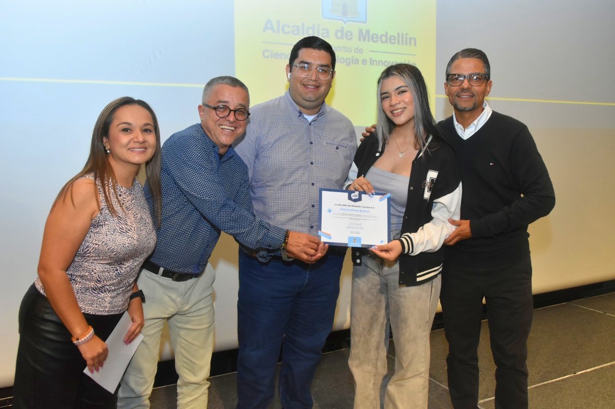 La Alcaldía de Medellín reconoce el liderazgo estudiantil con el proyecto El Líder Sos Vos - Foto alcaldía de Medellín