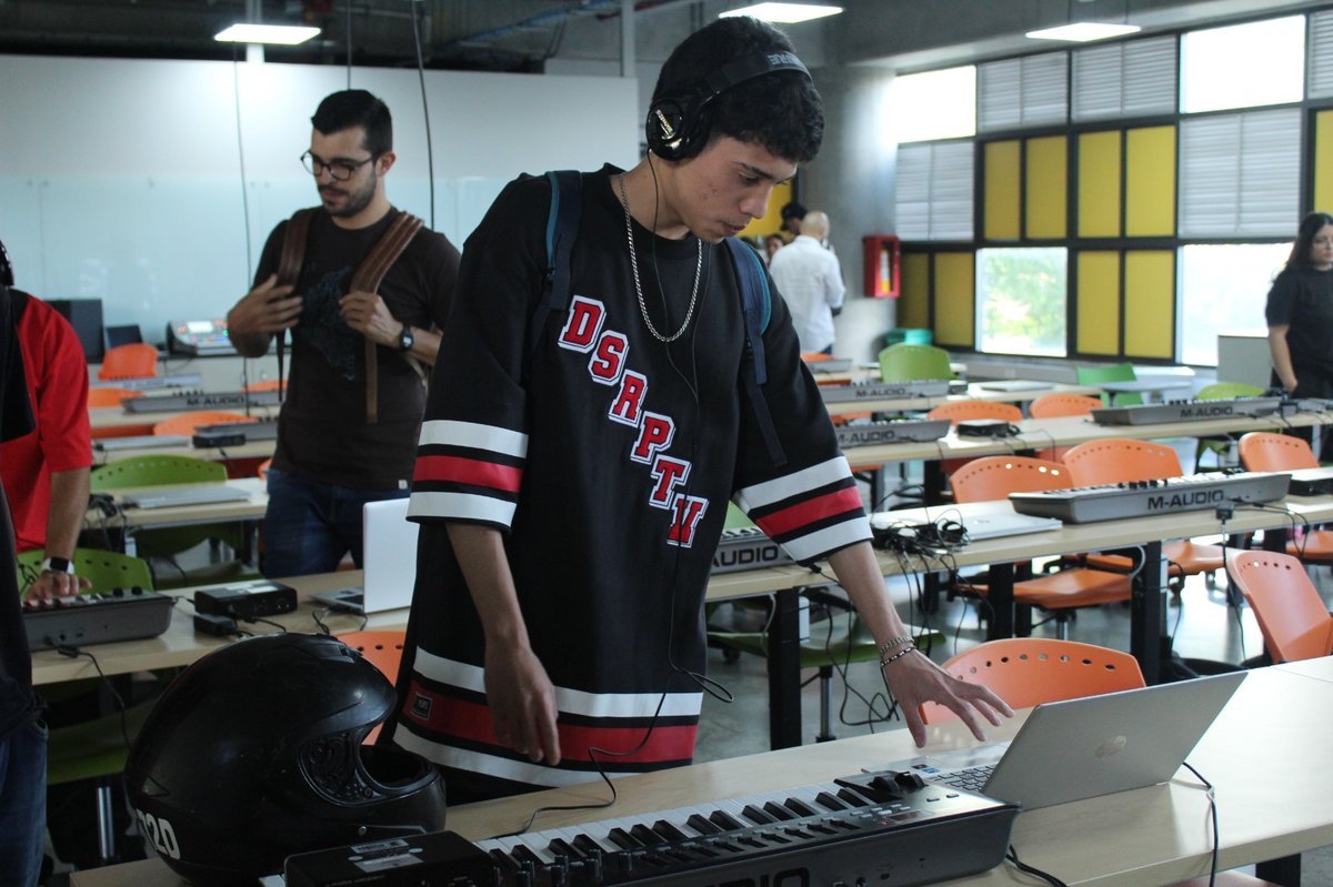 300 jóvenes de Medellín iniciaron preinscripción para ingresar a la nueva Escuela de Músicas Urbanas - Foto alcaldia de Medellín