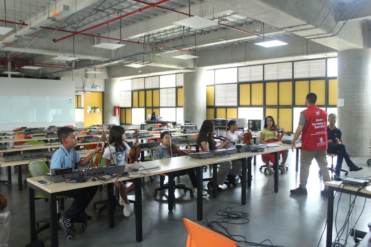 300 jóvenes de Medellín iniciaron preinscripción para ingresar a la nueva Escuela de Músicas Urbanas - Foto alcaldia de Medellín