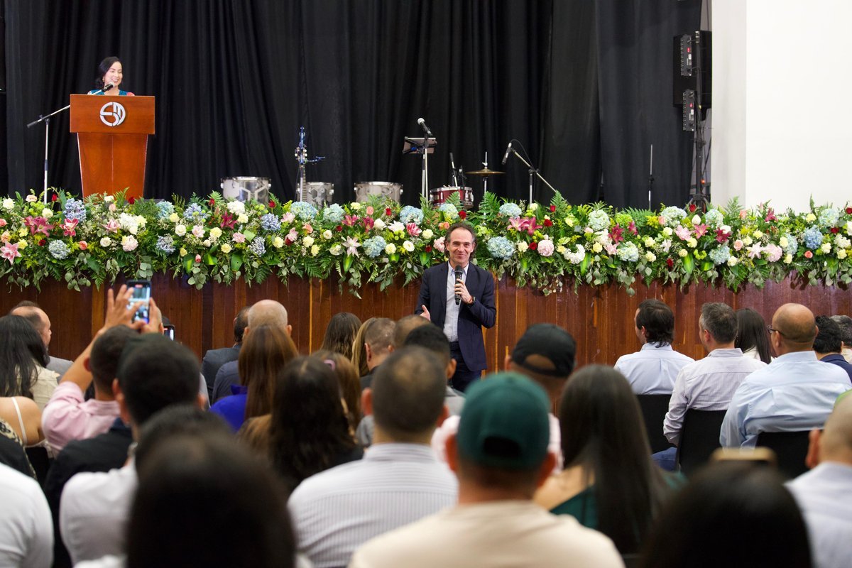 Alcalde Federico Gutiérrez presidió graduación de Estud-IA: fueron 339 personas, inspiración de más de 50.000 que serán formadas en habilidades digitales estos cuatro año