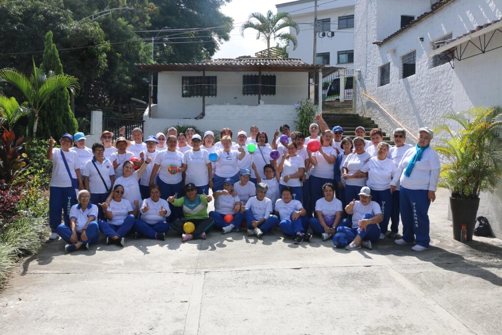 Foto  de las integrantes del Club de vida Visanas