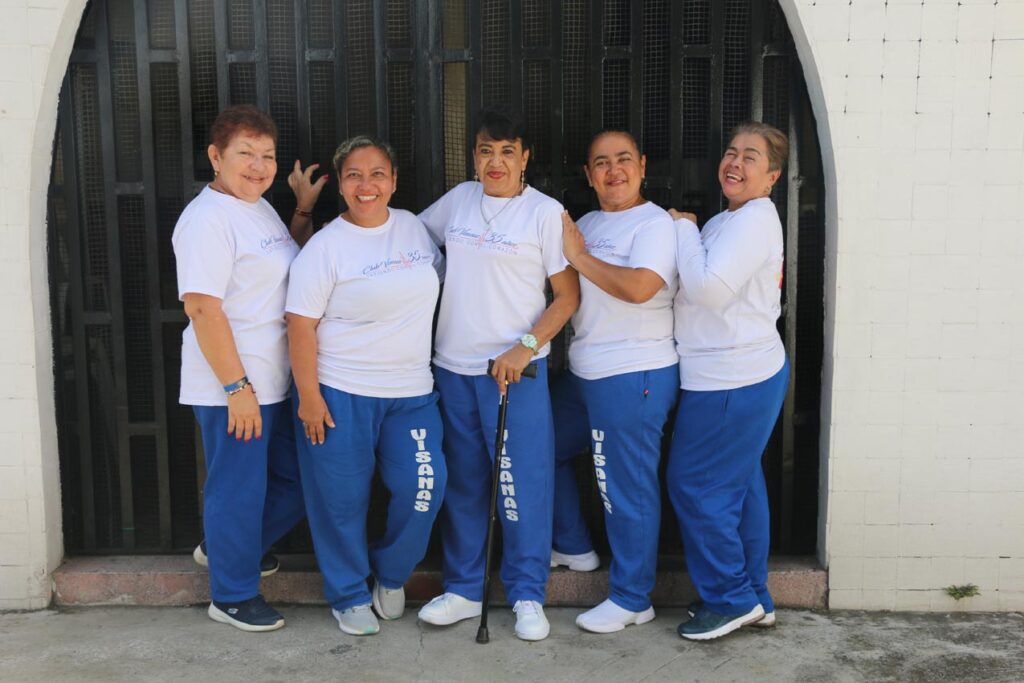 Imagen de las integrantes del Club de vida Visanas